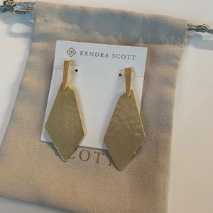 Kendra Scott Gia Drop Earrings in Gold
